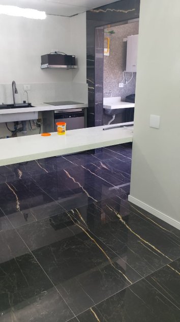 Instalação de Piso Porcelanato de Alto Padrão com Acabamento
